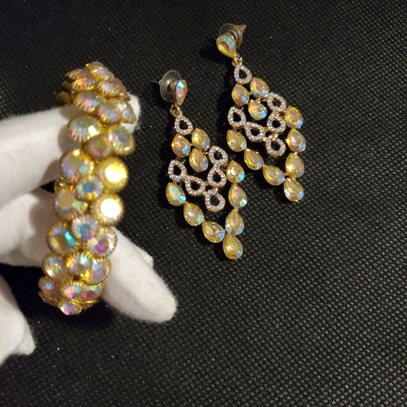 Vintage Aurora Borelis Jewelry Set : Vintage Earrings, Vintage Bracelet - Picture 4 of 13